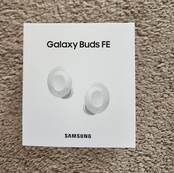 Samsung galaxy buds *brand new * - Picture 1 of 2